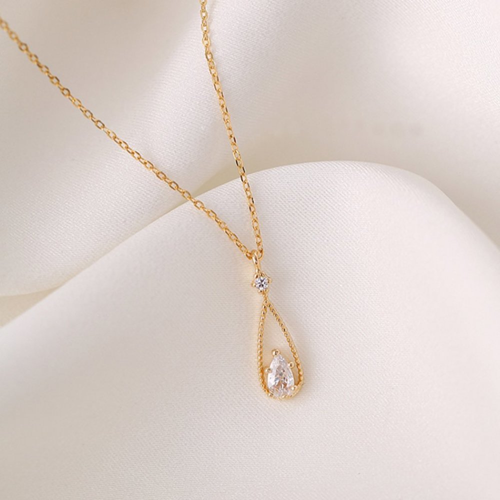NEW Silver Waterdrop Cubic Zircon Pendant Necklace - Picture 2 of 8
